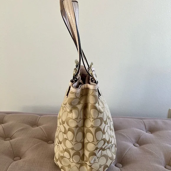 Authentic Signature Coach Light Tan with Blush Pink Shoulder Straps - Picture 4 of 16
